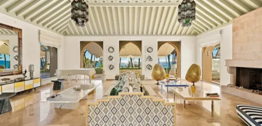 Beachfront Villa in Marbella